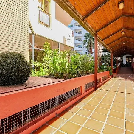 T2 With Pool, 300m From The Lägenhet