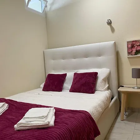 Apartment T2 With Pool, 300m From The Portimão