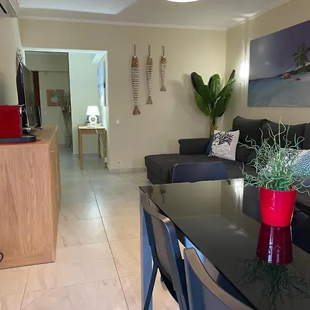 T2 With Pool, 300m From The Apartament Portimão