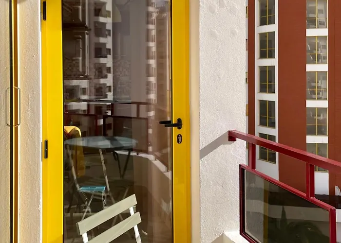 T2 With Pool, 300m From The Portimão