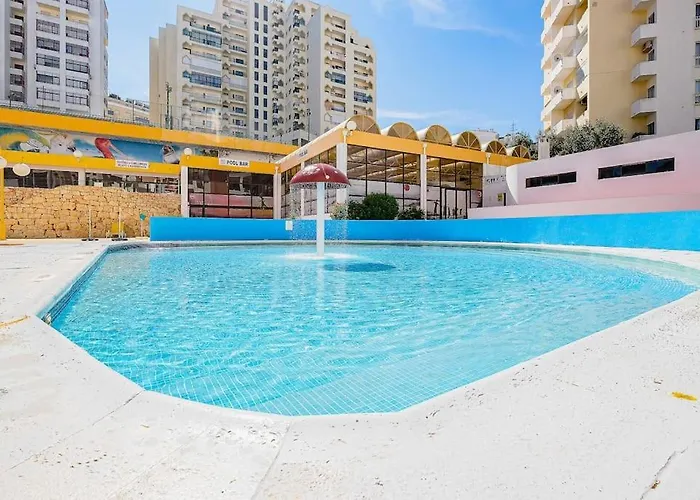 T2 With Pool, 300m From The Apartment
