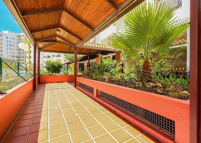 T2 With Pool, 300m From The Apartment *