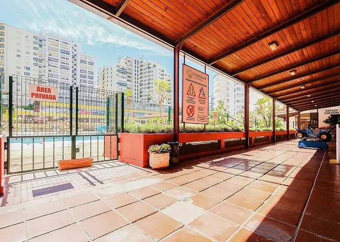 T2 With Pool, 300m From The * Portimão