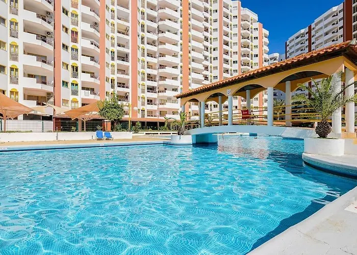 T2 With Pool, 300m From The Apartment Portimão
