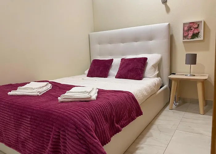 T2 With Pool, 300m From The Apartment *