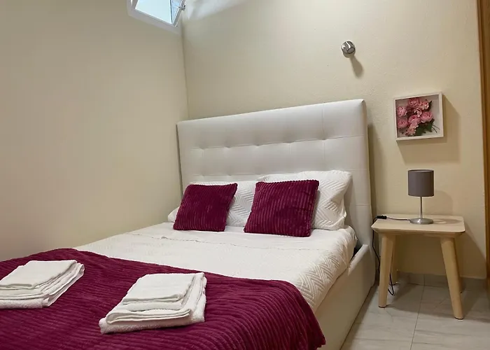 Apartment T2 With Pool, 300m From The Portimão