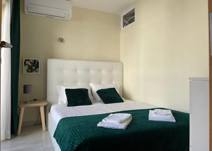 T2 With Pool, 300m From The Portimão