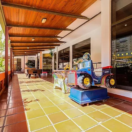 T2 With Pool, 300m From The Apartamento Portimão