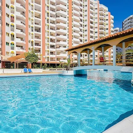 T2 With Pool, 300m From The Apartamento Portimão