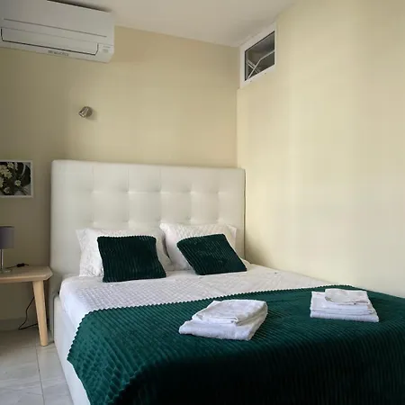 T2 With Pool, 300m From The Portimão