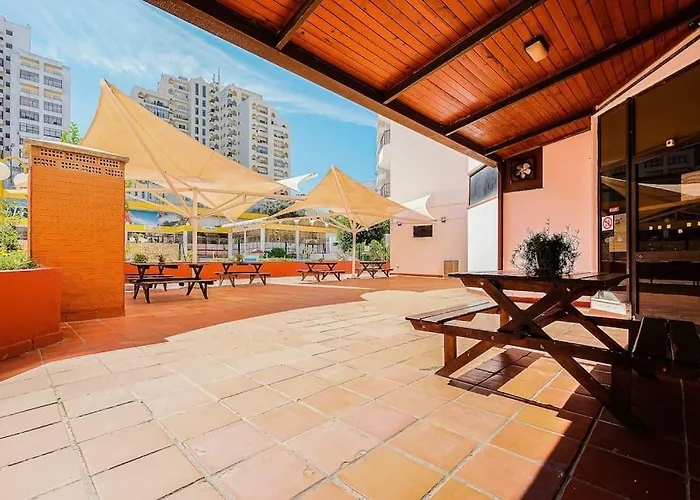 Apartamento T2 With Pool, 300m From The *