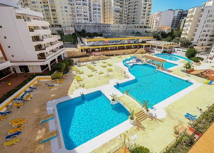Apartamento T2 With Pool, 300m From The Portimão