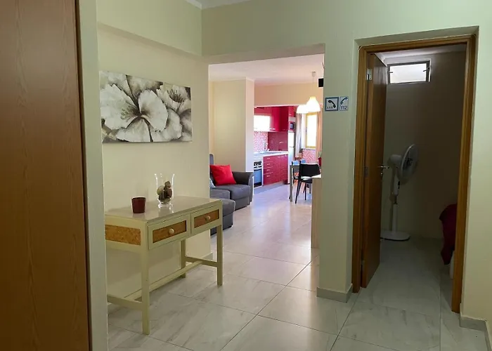 T2 With Pool, 300m From The Apartamento Portimão