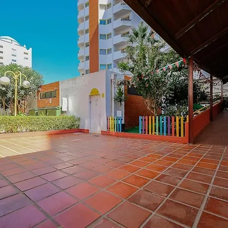 T2 With Pool, 300m From The Portimão